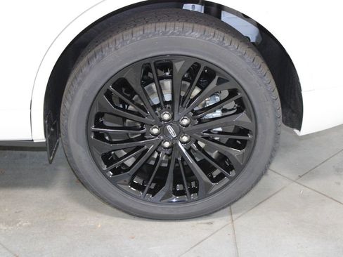 New 2026 Lincoln Corsair Premiere image 17