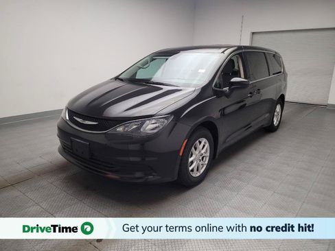 Used 2017 Chrysler Pacifica Touring FWD image 1