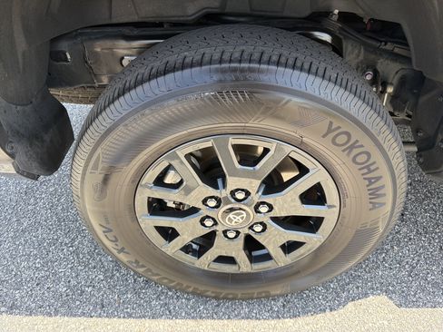 Certified 2025 Toyota 4Runner SR5 AWD/4WD image 27