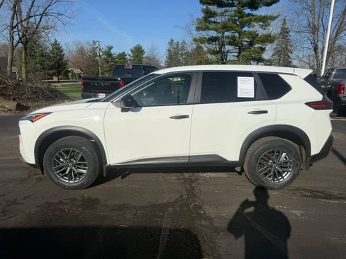Used 2023 Nissan Rogue S AWD/4WD image 7
