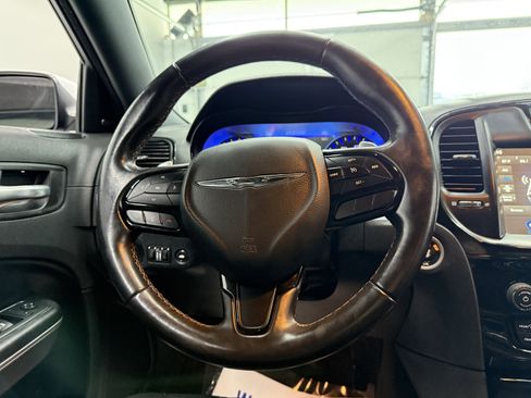 Used 2018 Chrysler 300 S image 13