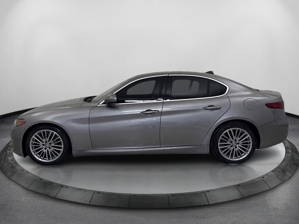 Used 2019 Alfa Romeo Giulia Ti w/ Quick Order Package 22Z Lusso RWD image 9
