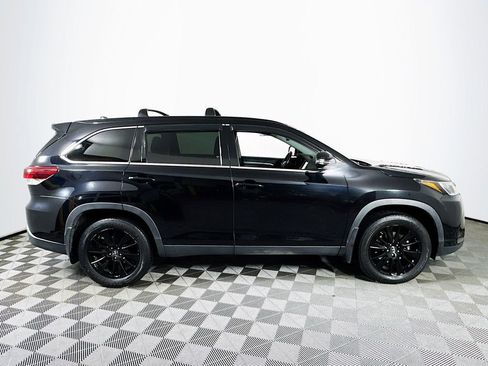 Used 2019 Toyota Highlander SE image 8