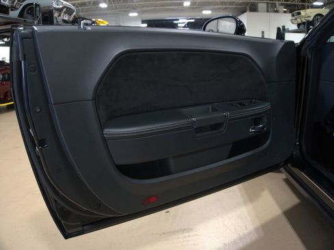 Used 2014 Dodge Challenger SRT8 w/ Harman/Kardon Audio Group image 37