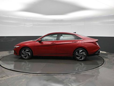 Certified 2025 Hyundai Elantra Limited image 5