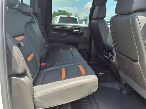 Used 2024 GMC Sierra 2500 AT4 w/ AT4 Premium Plus Package AWD/4WD image 19
