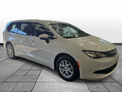 Used 2023 Chrysler Voyager LX FWD image 3