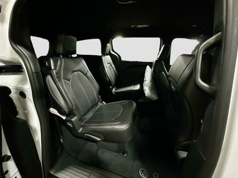 New 2026 Chrysler Pacifica Select image 28