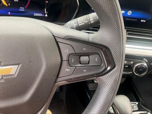 Used 2025 Chevrolet Trax LT FWD image 24