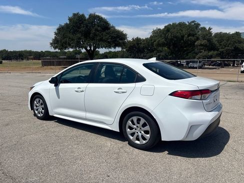 Used 2025 Toyota Corolla LE FWD image 6