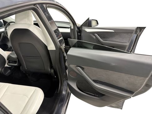 Certified 2023 Tesla Model Y Long Range AWD/4WD image 12