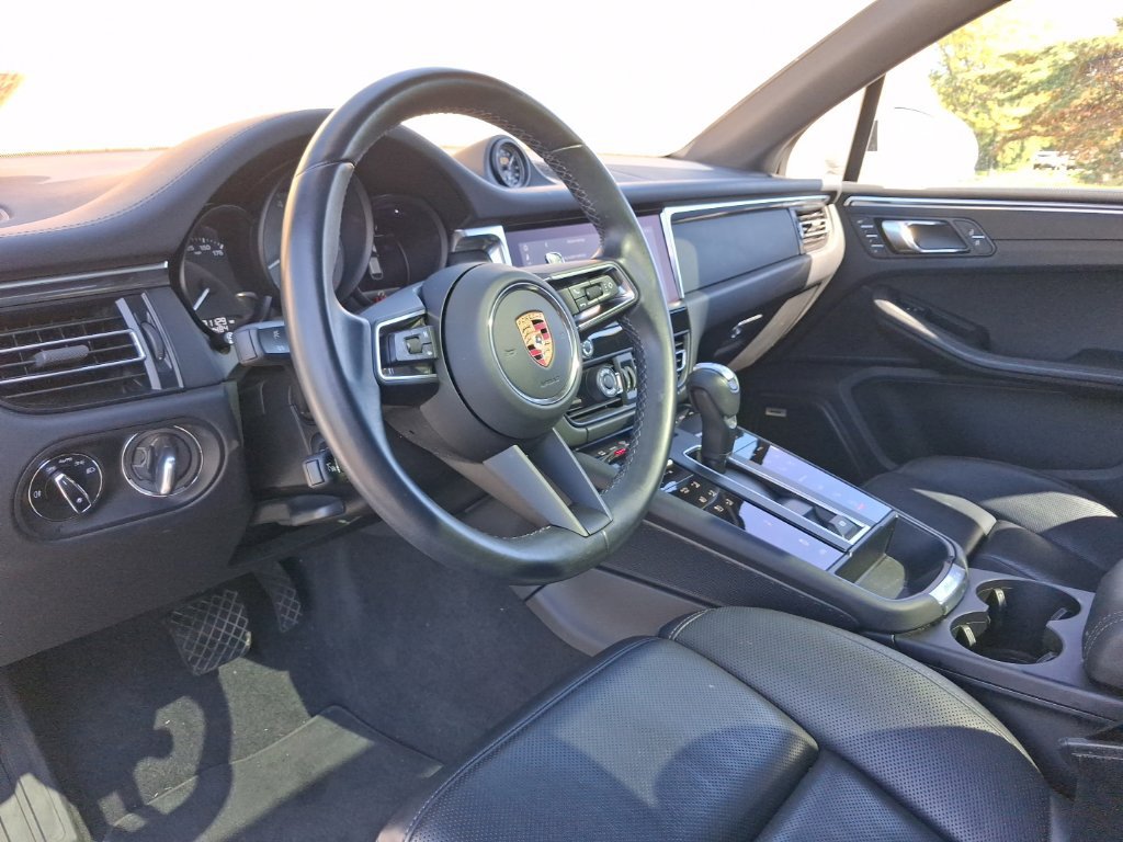 Certified 2024 Porsche Macan S AWD/4WD image 4