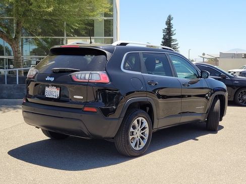 Used 2019 Jeep Cherokee Latitude Plus w/ Comfort/Convenience Group FWD image 6