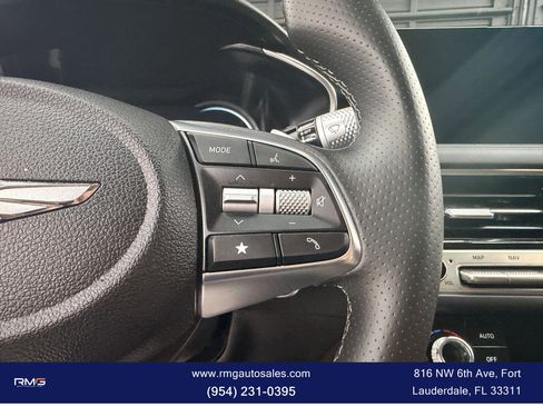 Used 2025 Genesis G70 2.5T image 20