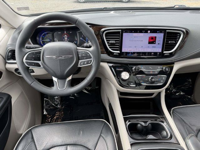 Used 2023 Chrysler Pacifica Limited FWD image 20