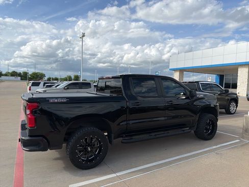 Used 2021 Chevrolet Silverado 1500 LT Trail Boss w/ Convenience Package II image 2
