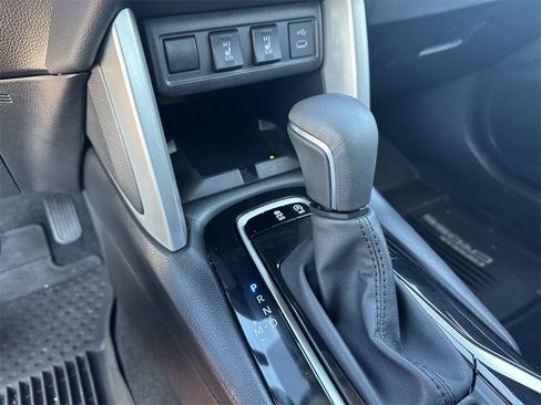 Used 2025 Toyota Corolla Cross XLE image 23