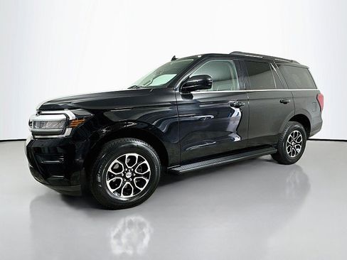 Used 2024 Ford Expedition XLT AWD/4WD image 3