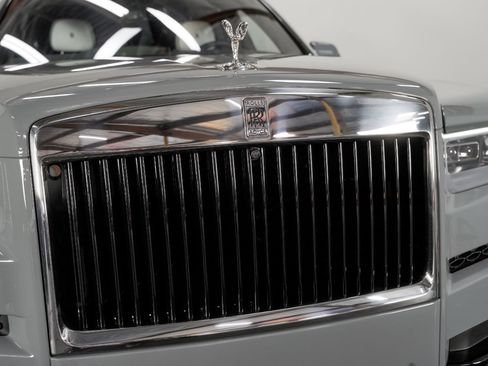 Used 2022 Rolls-Royce Cullinan w/ Dark Exterior Package AWD/4WD image 15