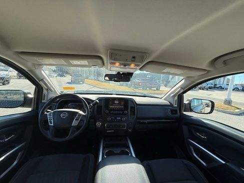 Used 2024 Nissan Titan SV w/ SV Convenience Package image 11