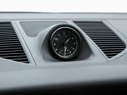 Certified 2025 Porsche Macan image 27