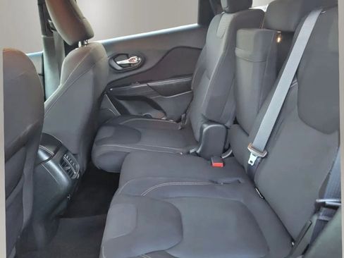 Used 2016 Jeep Cherokee Latitude w/ Comfort/Convenience Group AWD/4WD image 12