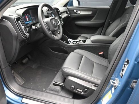 Certified 2024 Volvo XC40 B5 Plus w/ Protection Package Premier image 17