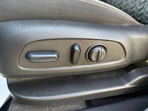 Used 2024 Chevrolet Equinox LT w/ Driver Convenience Package FWD image 26