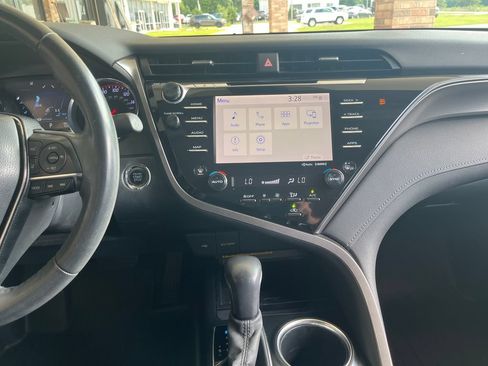 Used 2020 Toyota Camry XSE FWD image 18