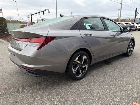 Used 2023 Hyundai Elantra SEL w/ Convenience Package image 6