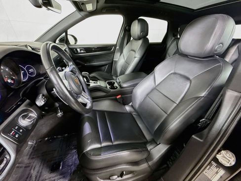 Certified 2023 Porsche Cayenne AWD/4WD image 5