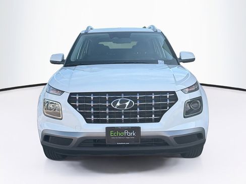 Used 2025 Hyundai Venue SEL FWD image 2
