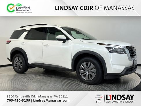 Used 2024 Nissan Pathfinder SV image 1