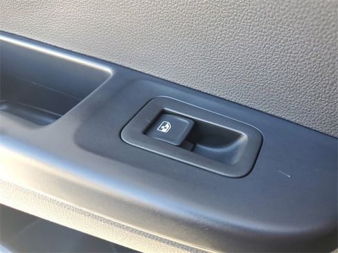 Certified 2025 Volkswagen Taos SE image 14