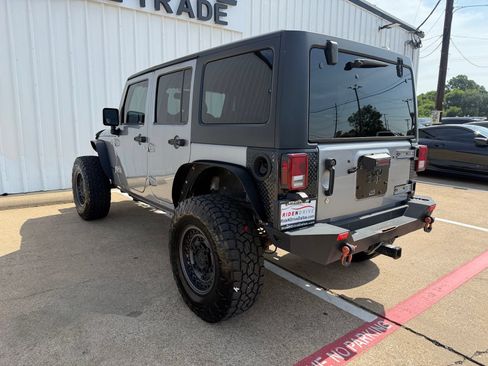 Used 2016 Jeep Wrangler Unlimited Rubicon w/ Connectivity Group AWD/4WD image 4