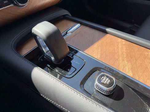 Certified 2024 Volvo XC90 B6 Plus image 17