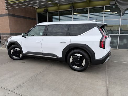 Used 2026 Kia EV9 Wind image 5