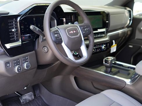 New 2026 GMC Sierra 1500 SLT image 10