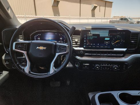 Used 2025 Chevrolet Silverado 2500 LT AWD/4WD image 11