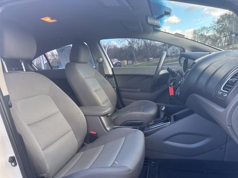 Used 2018 Kia Forte LX image 19