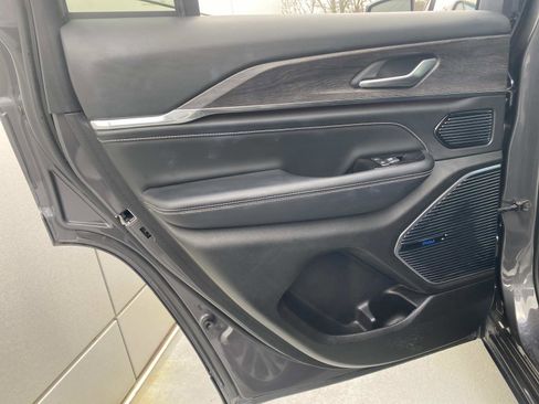 Used 2022 Jeep Grand Cherokee Overland w/ MOPAR Finishing Package image 14