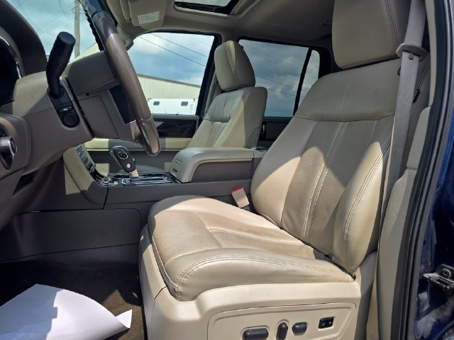 Used 2017 Lincoln Navigator Select AWD/4WD image 10