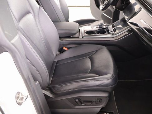 Used 2021 Audi Q8 Prestige w/ Prestige Package image 13