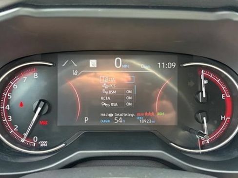 Used 2023 Toyota RAV4 XLE AWD/4WD image 2