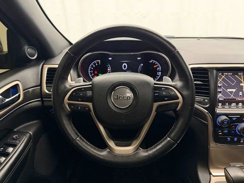 Used 2017 Jeep Grand Cherokee Limited AWD/4WD image 9