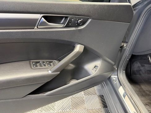 Used 2018 Volkswagen Passat 2.0T R-Line image 15