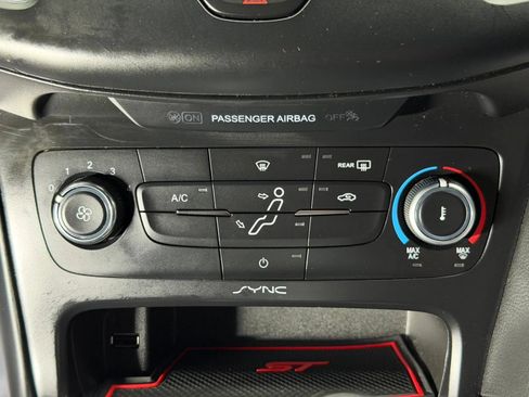 Used 2018 Ford Focus ST FWD image 33