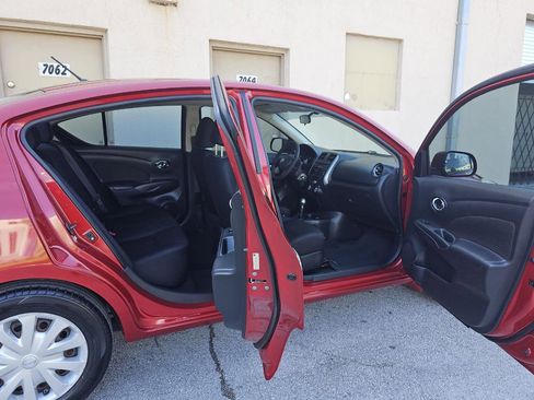 Used 2013 Nissan Versa SV FWD image 25