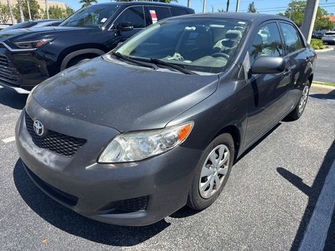 Used 2010 Toyota Corolla LE image 1
