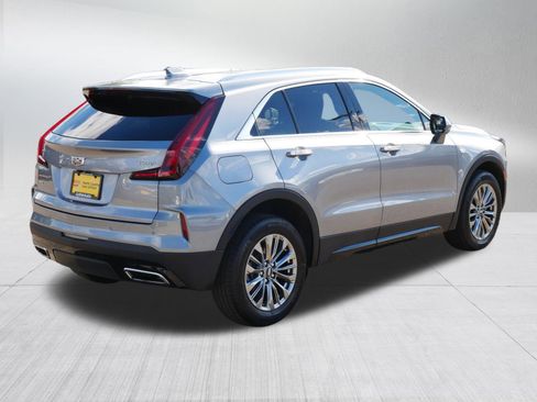 Used 2025 Cadillac XT4 Premium Luxury image 7